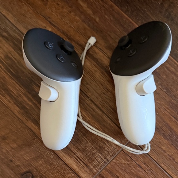 Meta 3 VR Headset with Controllers, charger & hard carrying case. - Picture 3 of 8